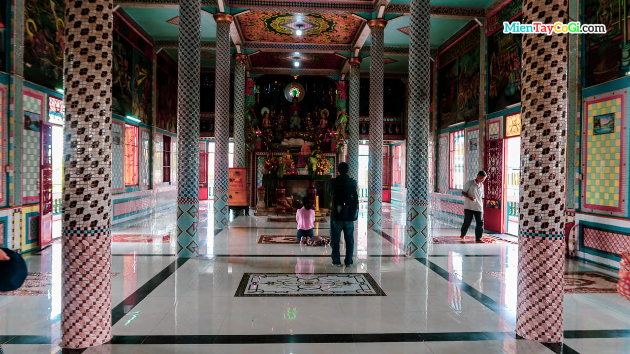 Chánh điện chùa Chén Kiểu