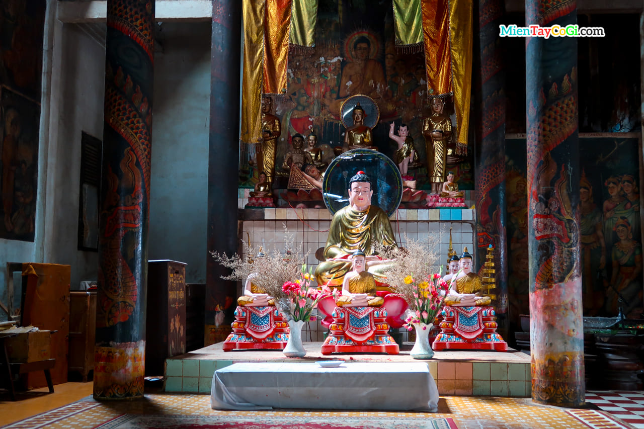 Nơi thờ Phật Thích Ca trong nhà Sala