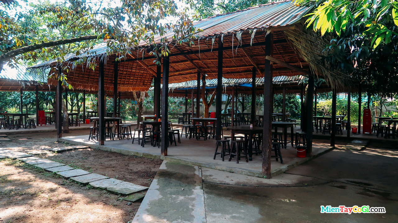 Tables and chairs prepared for guests to eat fruit