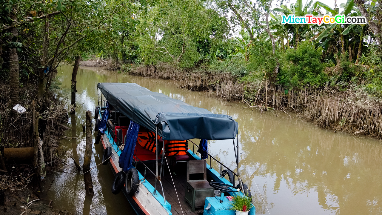 Bến đò ở kdl cù lao Mây Tám Trong