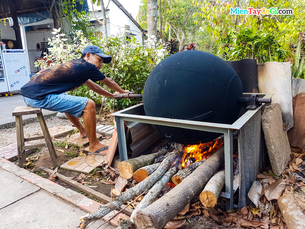 Burn the furnace to roast cocoa