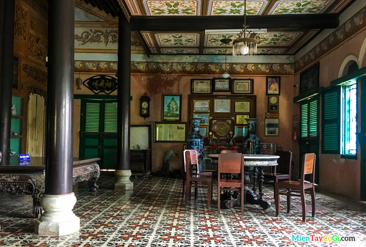 Inside Binh Thuy ancient house