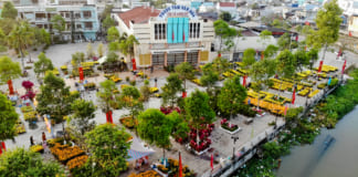 Chợ hoa Tết miền Tây | Đón xuân rực rỡ ở Long Mỹ Hậu Giang Chợ hoa xuân Long Mỹ Hậu Giang nhìn từ trên cao