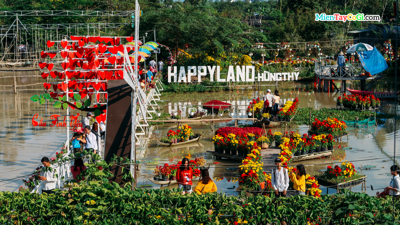 Happy Land Hung Thy tourist site Sa Dec Flower Village