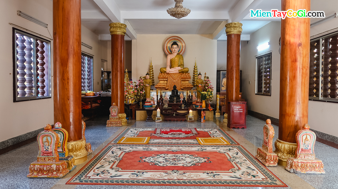 Không gian điện thờ chùa Khmer Cần Thơ