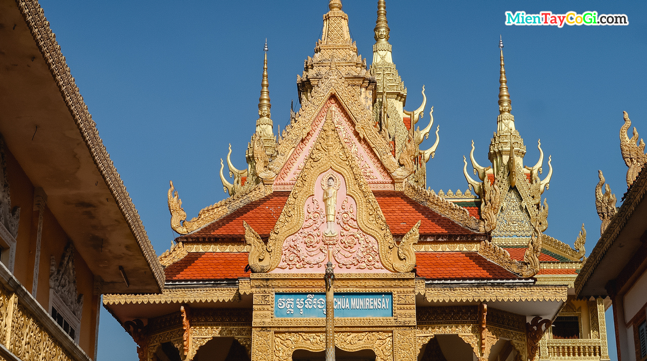 Kiến trúc chùa mô phỏng đền Ankor Wat ở Campuchia