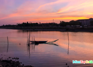 Bắt cá giữa lòng thành phố | Bình minh và những người chài lưới Người dân chuẩn bị thuyền nhỏ đi bắt cá