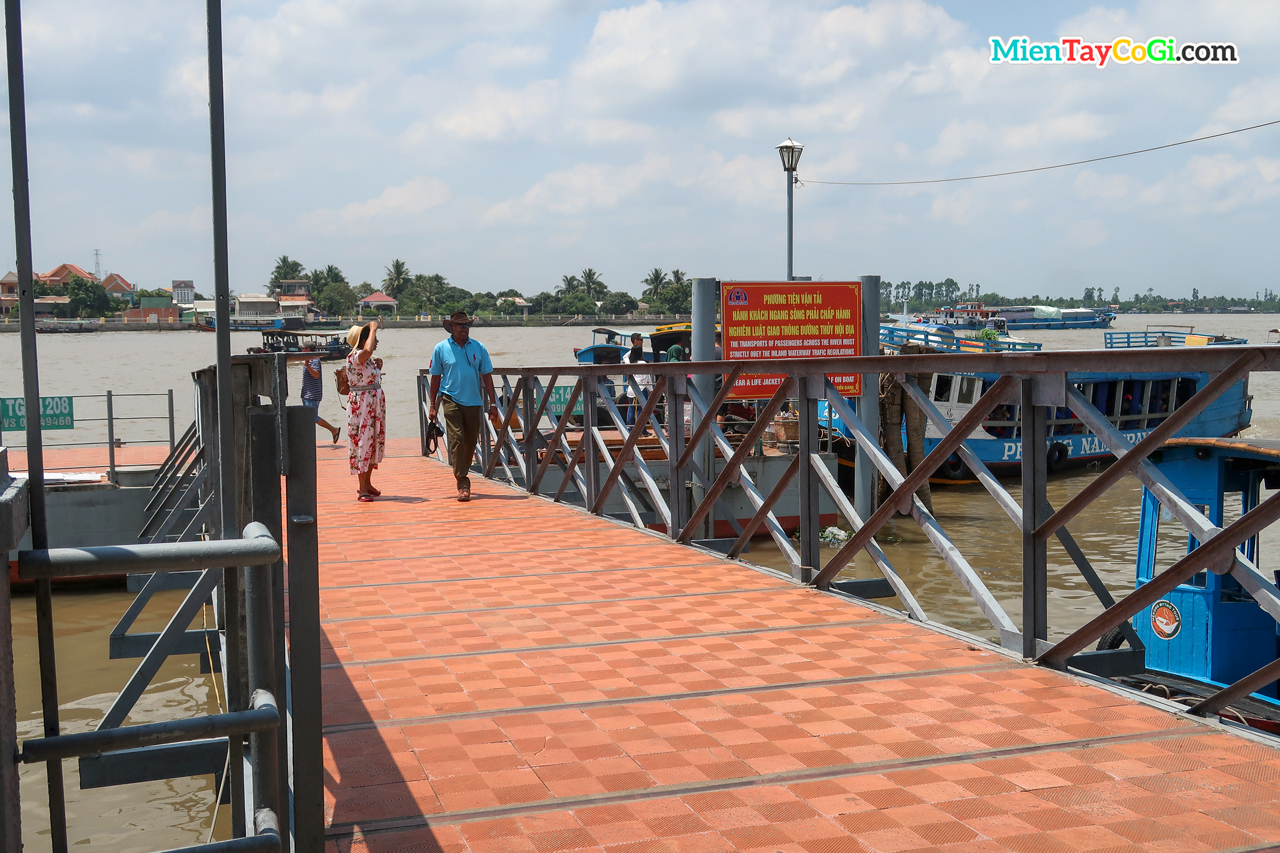 Jetty to Con Phung and Con Thoi Son