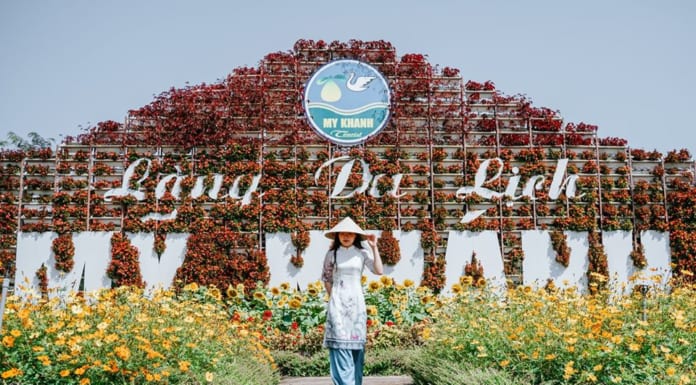 Giá vé khu du lịch Mỹ Khánh 2020 ở Cần Thơ | Trong làng có gì | Cách đi Khách du lịch chụp hình tại vườn hoa KDL Mỹ Khánh