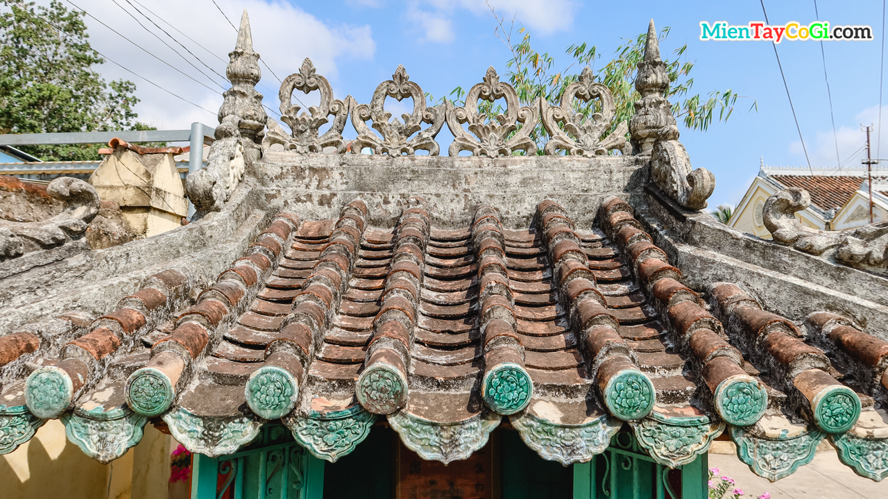Ancient roof architecture