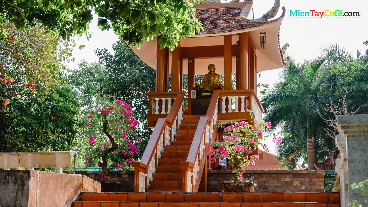 Lầu thờ Phật A Di Đà