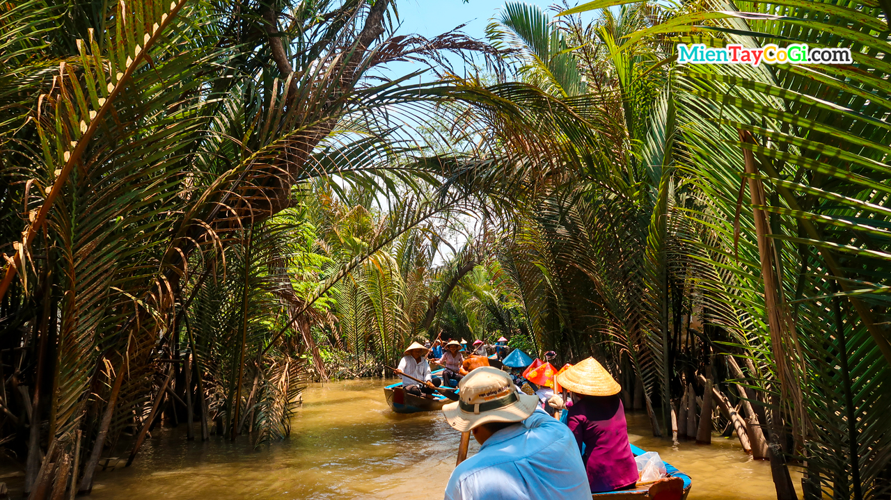 Sitting on a canoe to experience the western river