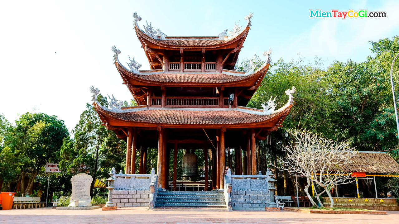 Tháp chuông Thiền viện Trúc Lâm Phương Nam