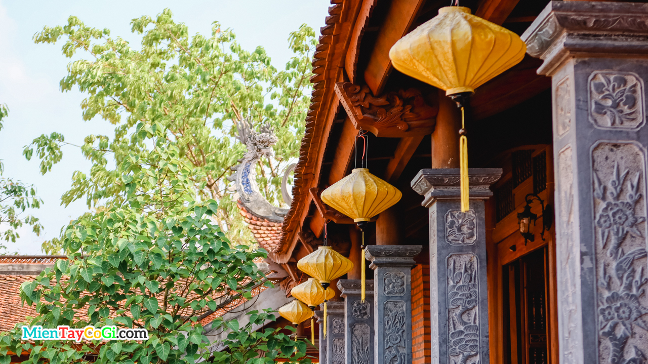 Trang trí lồng đèn ở chùa Thiền viện Cần Thơ