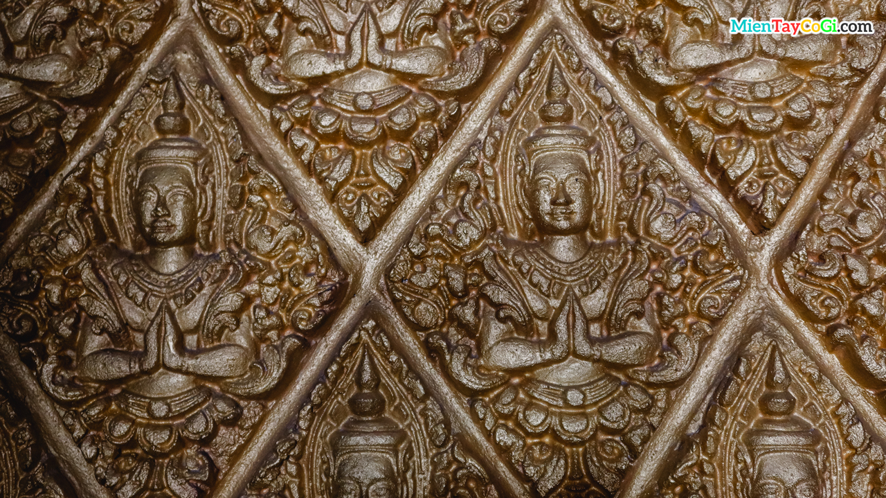 Hình tượng Phật Thích Ca được khắc trên tường