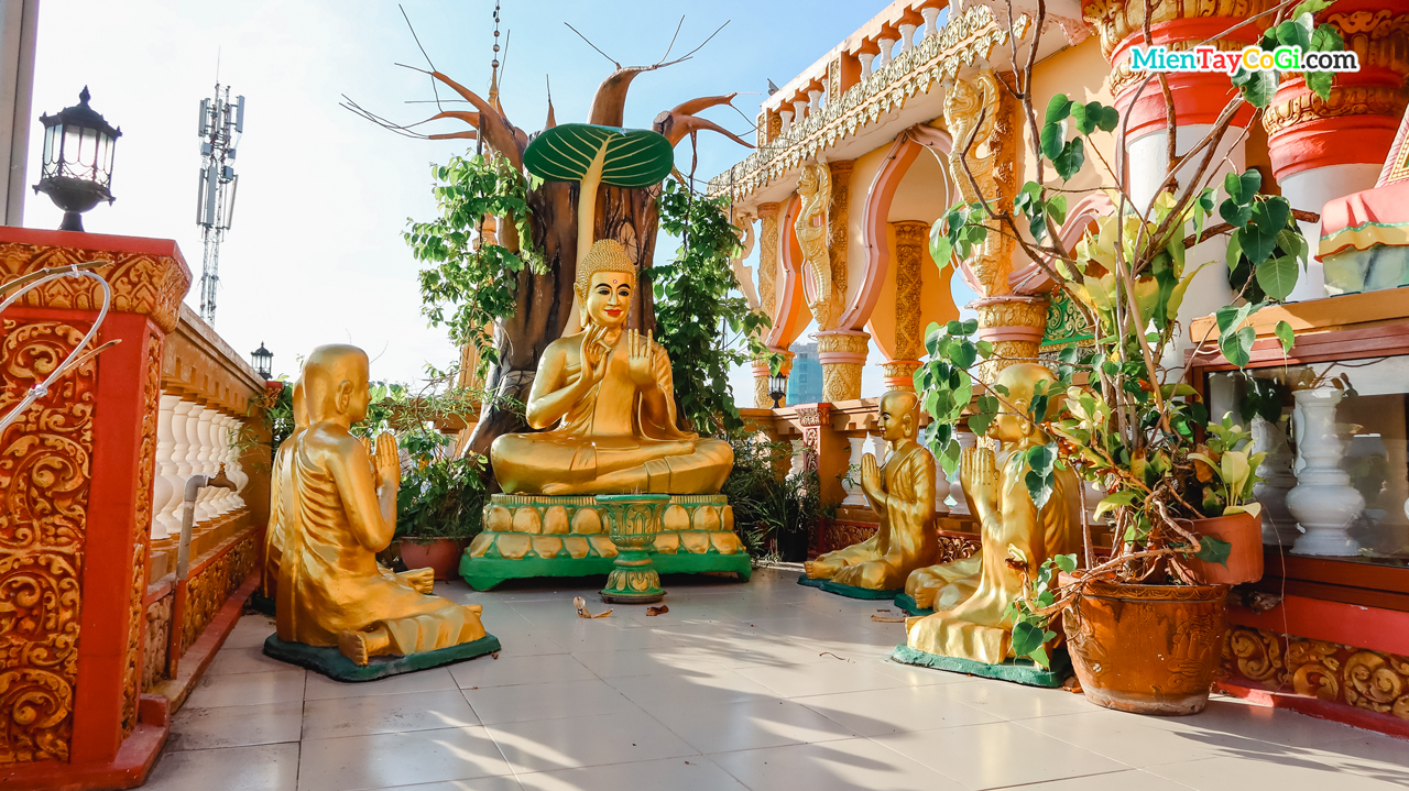 Mô phỏng đức Phật giảng đạo cho 5 vị Trần Kiều Như ở sân thượng