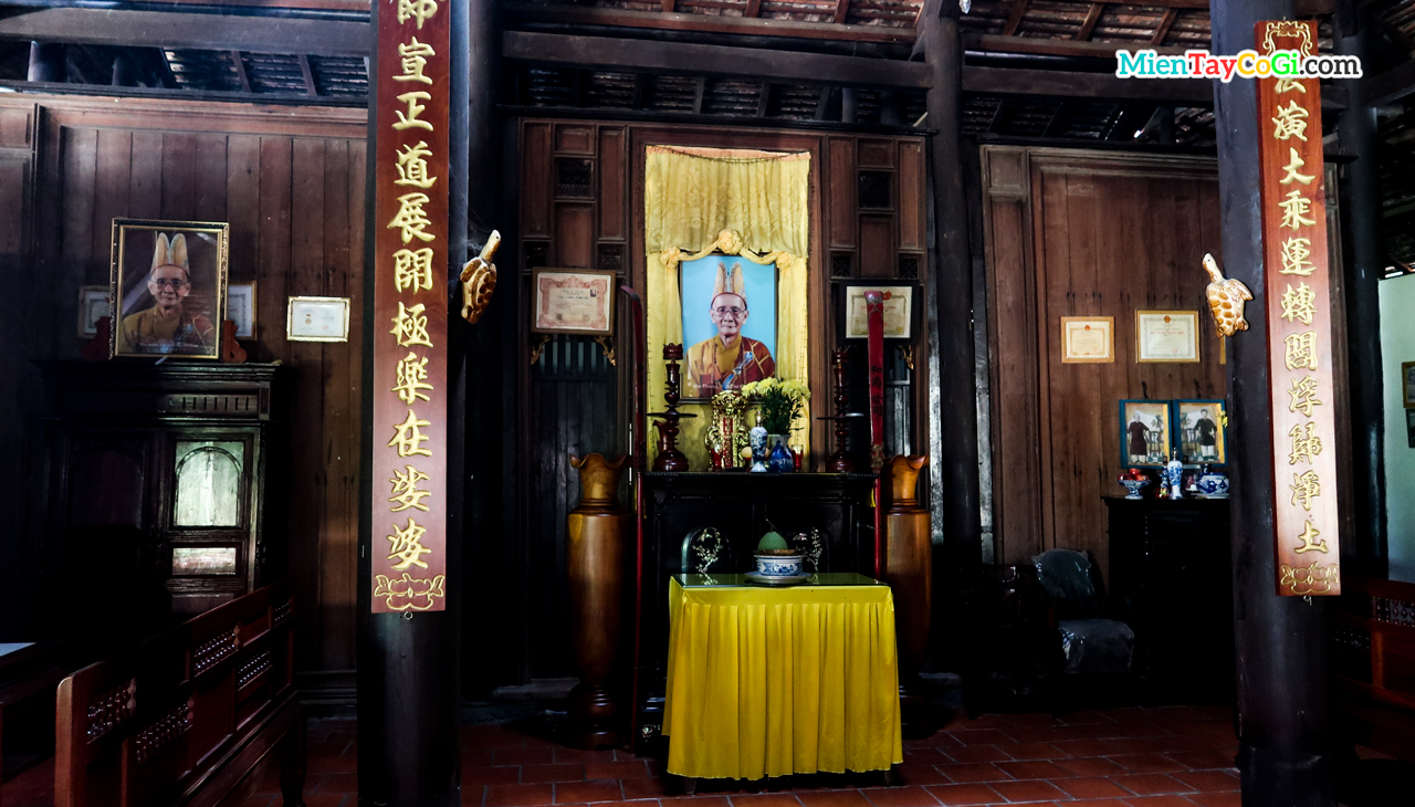Nơi thờ tổ bên trong chùa Hội Linh
