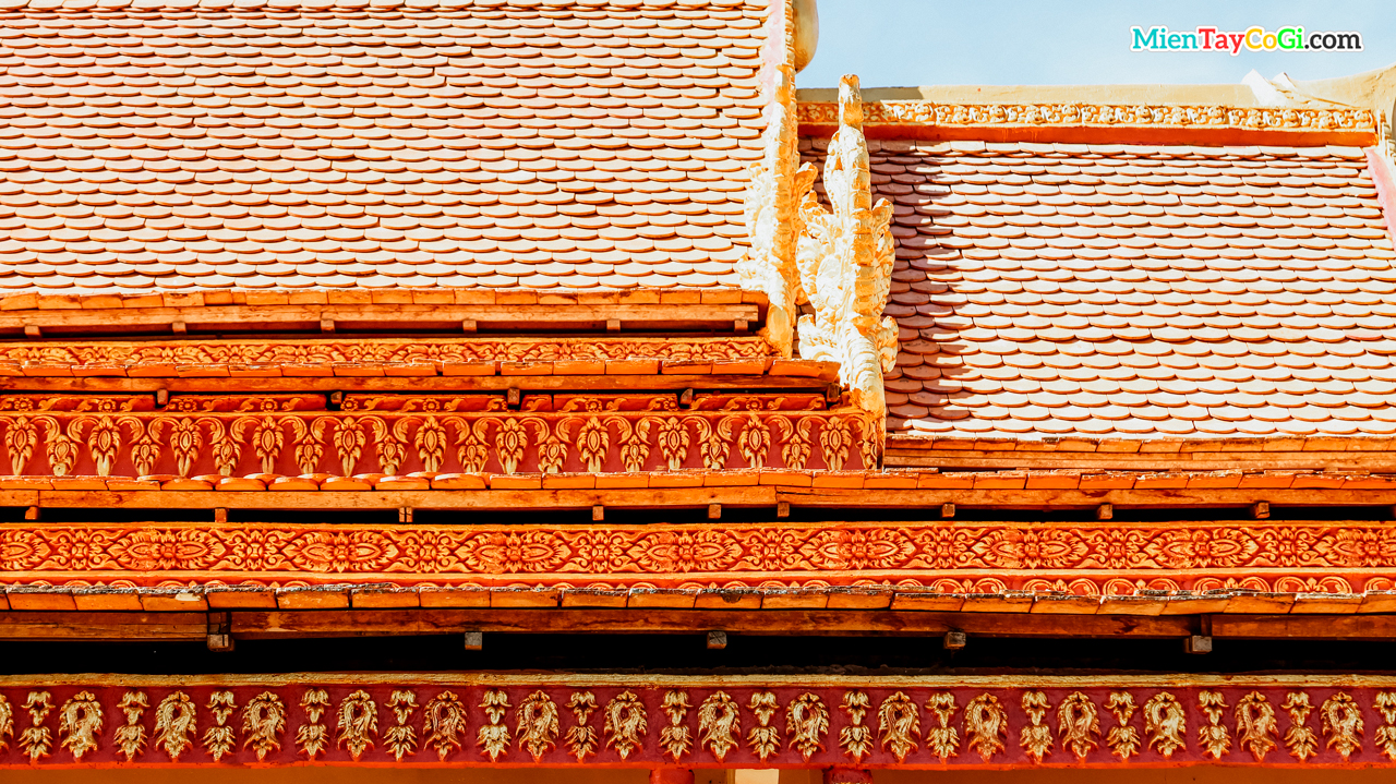 Họa tiết giống lá bồ đề ở mái chùa Khmer lâu đời nhất Cần Thơ