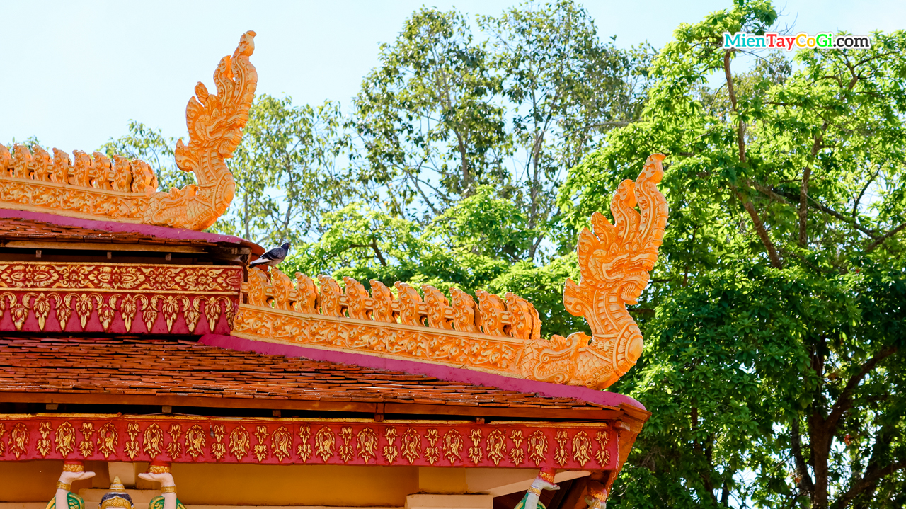 Kiến trúc chim thần Naga ở chùa Khmer