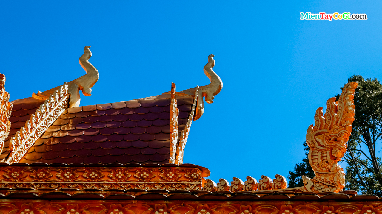 Kiến trúc mái chùa cổ nhất Cần Thơ với hình tượng chim thần Krud và rắn thần Naga