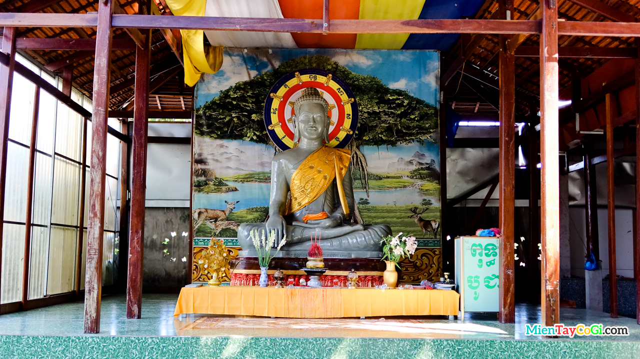 Tượng Phật lớn chùa Pothisomron