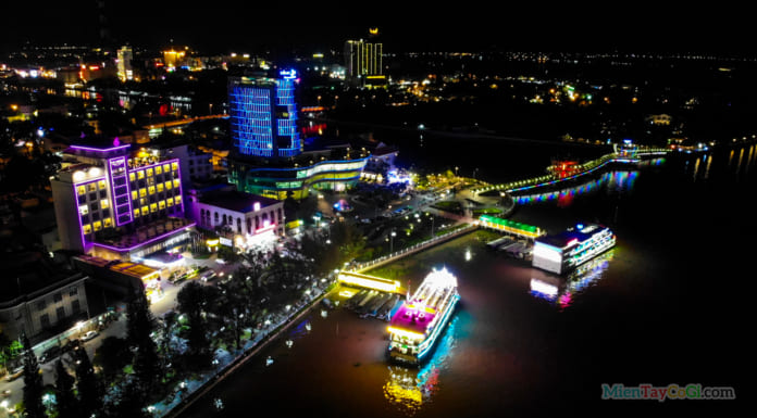 Hình ảnh Cần Thơ về đêm | Bến Ninh Kiều lung linh | Chợ đêm lộng lẫy Cần Thơ về đêm nhìn từ trên cao