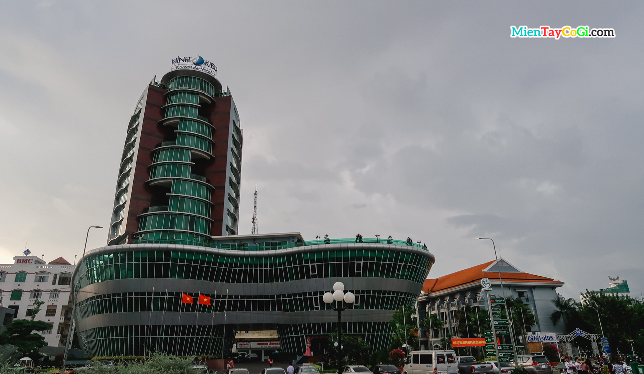 Khách sạn Ninh Kiều Riverside 4 sao Cần Thơ