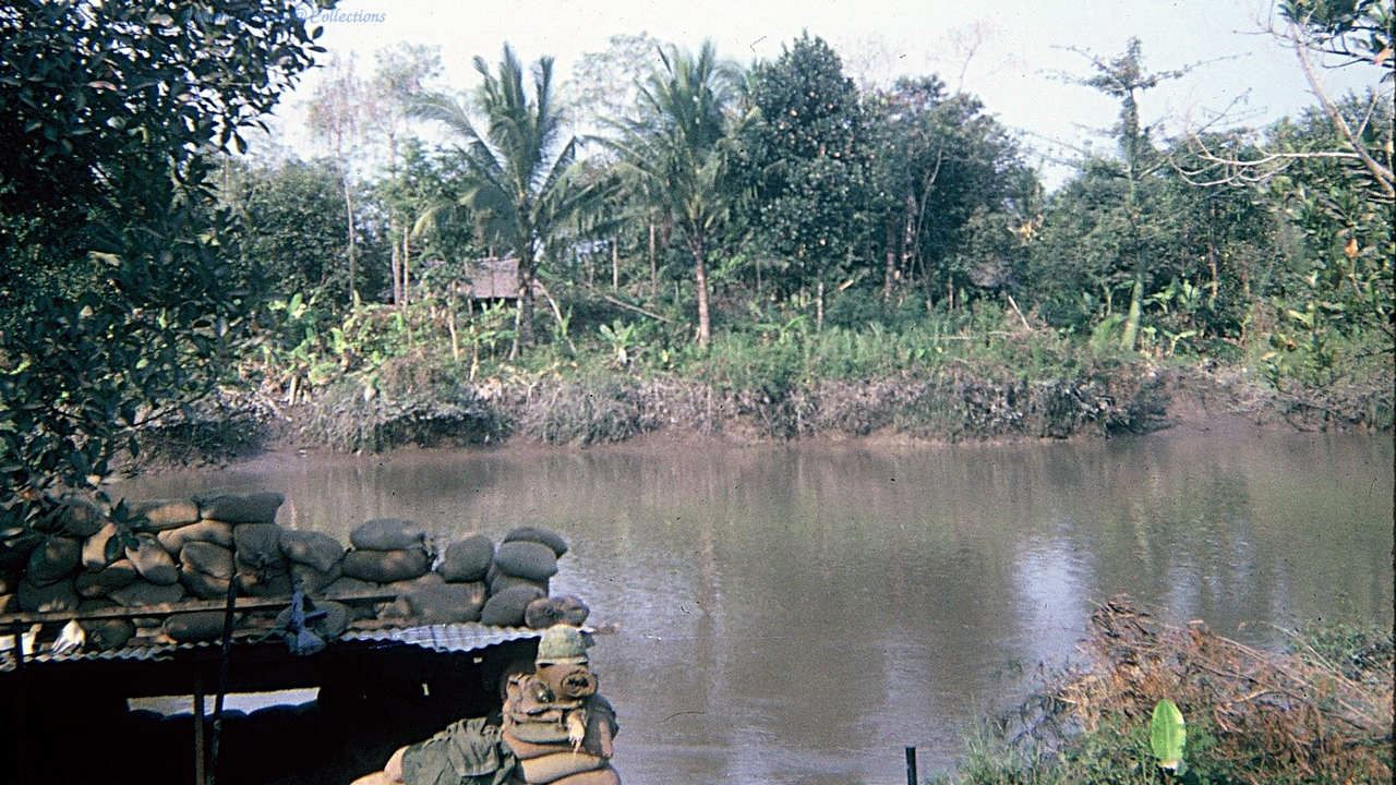Chốt vị trí giao chiến ở Đồng Tâm - Định Tường xưa năm 1966 - 1967 | Photo by Tom jackson