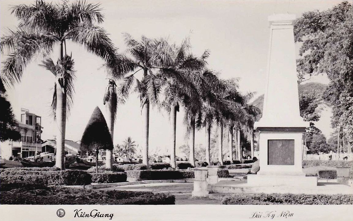Đài Kỷ Niệm ở Rạch Giá - Kiên Giang năm 1966