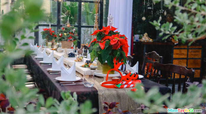 Nhà hàng Red Door Cần Thơ | Sang Trọng | Khu vườn xanh | Review A-Z Bàn tiệc concept Giáng Sinh của Rad Door Cần Thơ