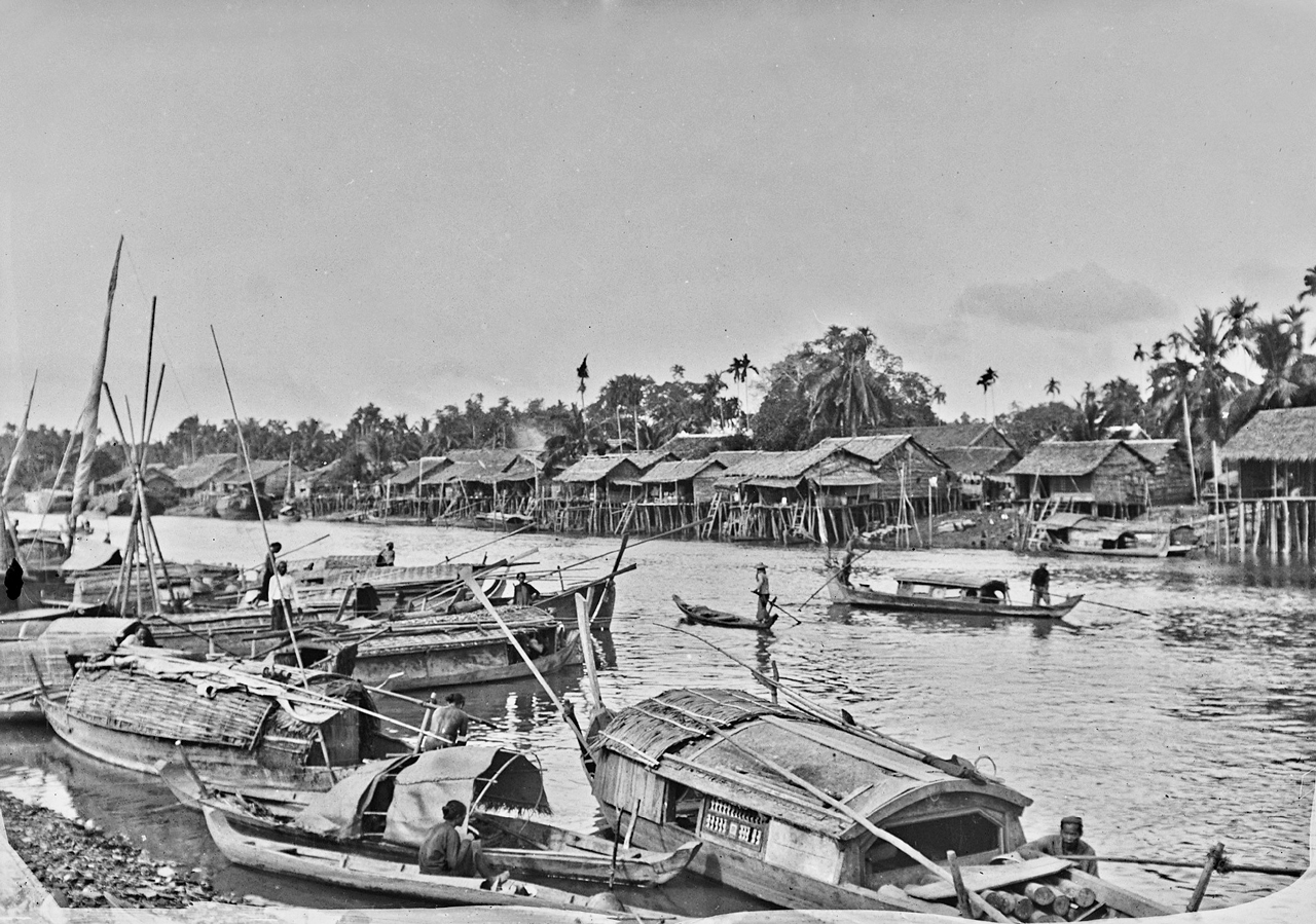 Thuyền đậu tấp nập ven sông Mekong ở Vĩnh Long