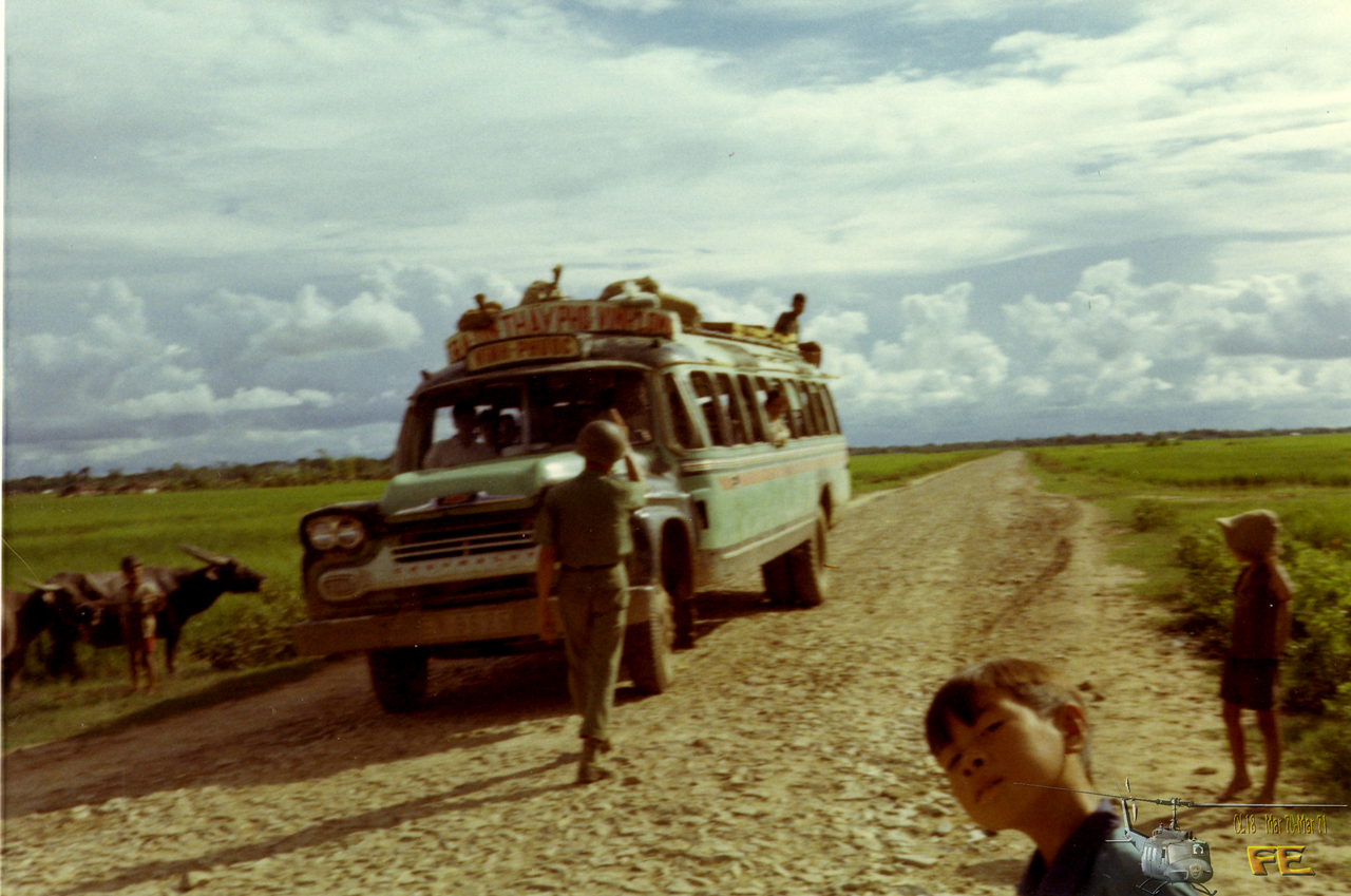 Xe đò Chevrolet Sài Gòn đến Vĩnh Long năm 1970 - 1971