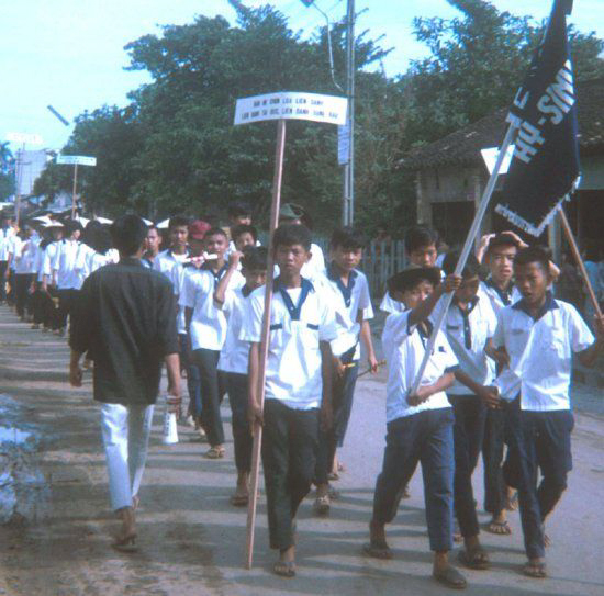Học sinh đi diễu hành ở Cần Thơ xưa