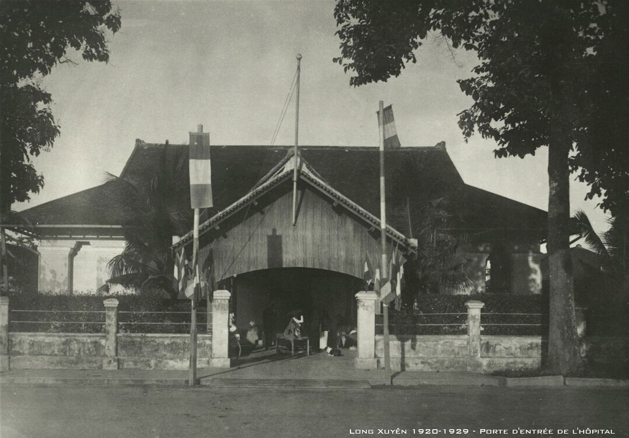 Cổng bệnh viện Long Xuyên thập niên 1920s