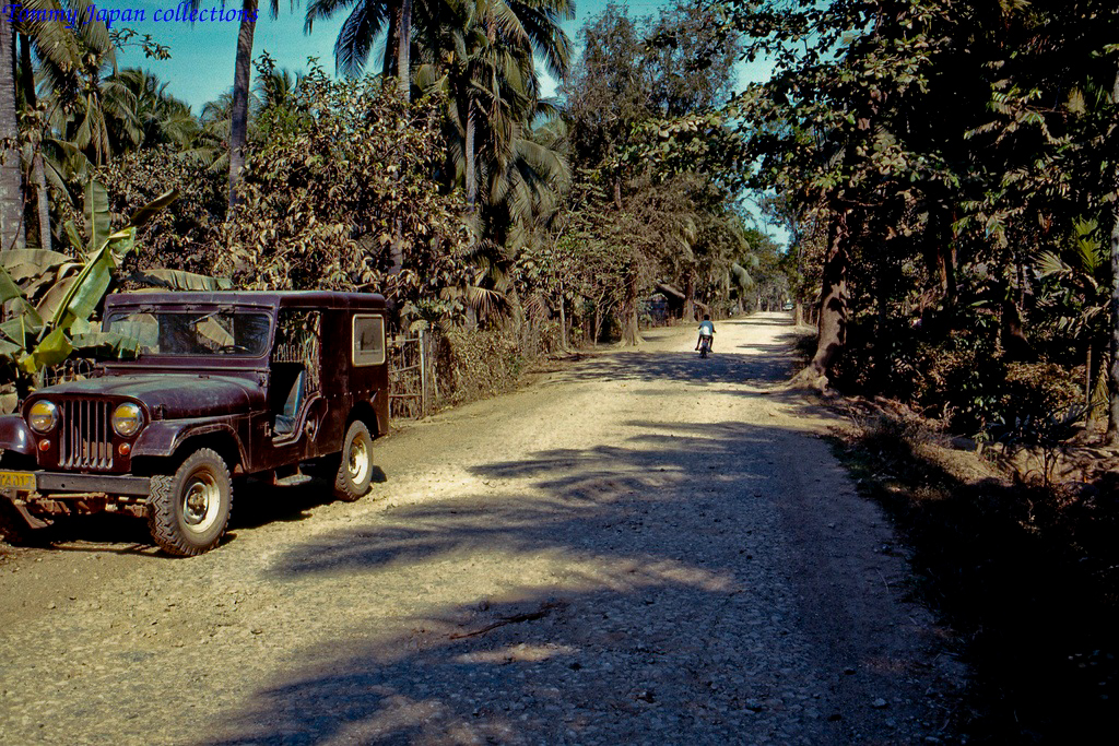 Đường đến Mỹ Tho trên con đường làng tháng 11 năm 1968 | Photo by Lance Cromwell