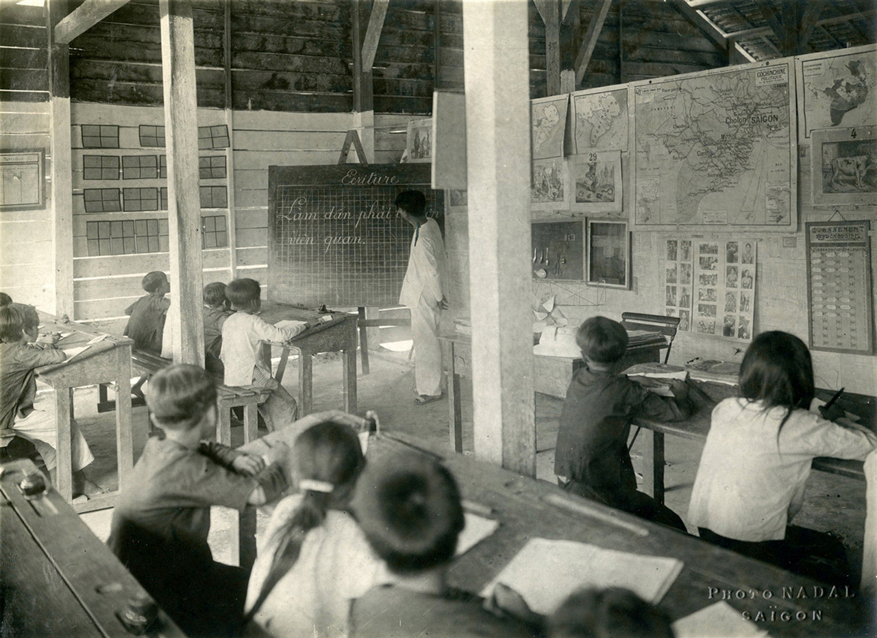 Một lớp học ở Châu Đốc thập niên 1930s