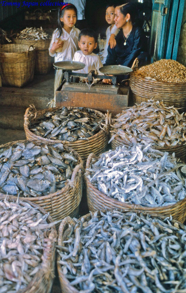 Sạp khô cá các loại bán ở chợ Mỹ Tho ngày xưa