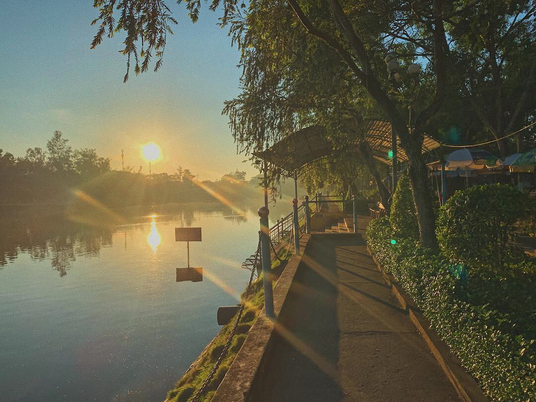 Buổi sáng ban mai ở Hồ Nước Ngọt trung tâm thành phố Sóc Trăng