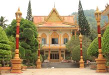 Chùa Ba Thê (Kal Bô Prưk) – Thoại Sơn – An Giang Chùa Wat Kal Bo Pruk trên núi Ba Thê