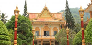 Chùa Ba Thê (Kal Bô Prưk) – Thoại Sơn – An Giang Chùa Wat Kal Bo Pruk trên núi Ba Thê