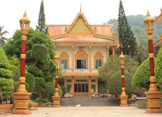 Chùa Ba Thê (Kal Bô Prưk) – Thoại Sơn – An Giang Chùa Wat Kal Bo Pruk trên núi Ba Thê