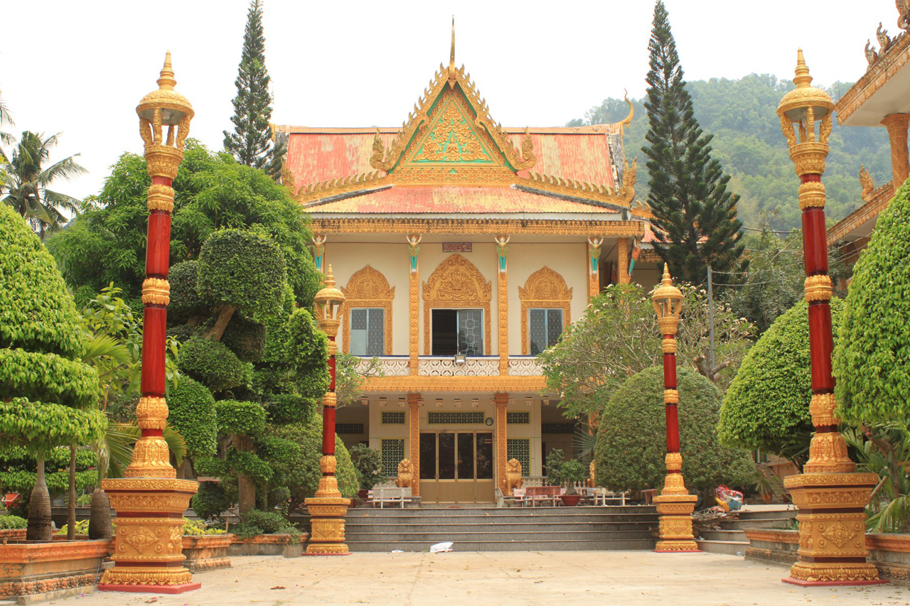 Chùa Wat Kal Bo Pruk trên núi Ba Thê