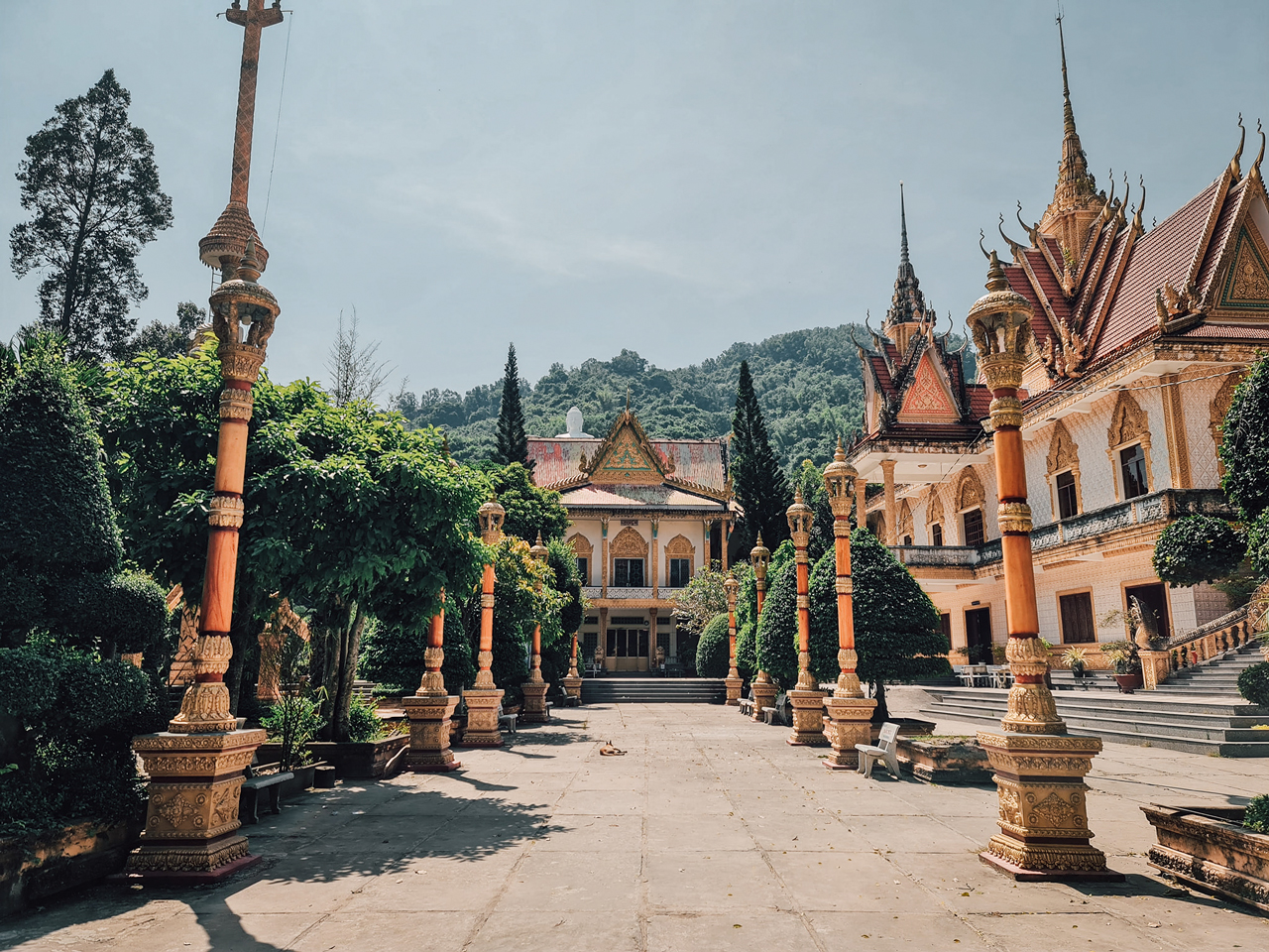 Sân chùa Ba Thê An Giang - Photo by Nguyễn Khải Trung