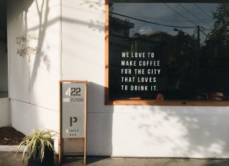 Atelier Cafe 68 Rạch Giá Kiên Giang – Quán cà phê Á Âu cổ điển Không gian bên ngoài quán Atelier Cafe 68 Rạch Giá