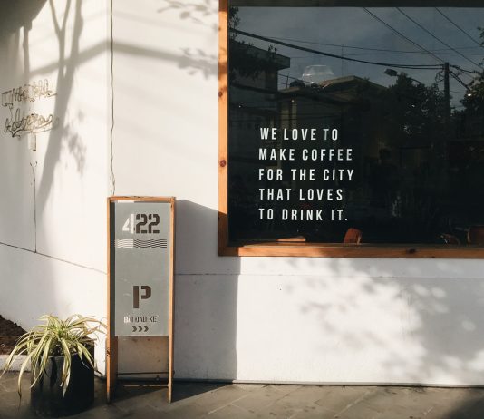 Atelier Cafe 68 Rạch Giá Kiên Giang – Quán cà phê Á Âu cổ điển Không gian bên ngoài quán Atelier Cafe 68 Rạch Giá