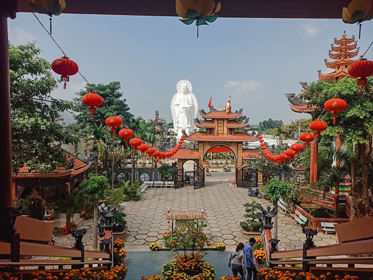 Chùa Linh Ẩn An Giang – Ngồi chùa với tượng Phật song diện cao 25m