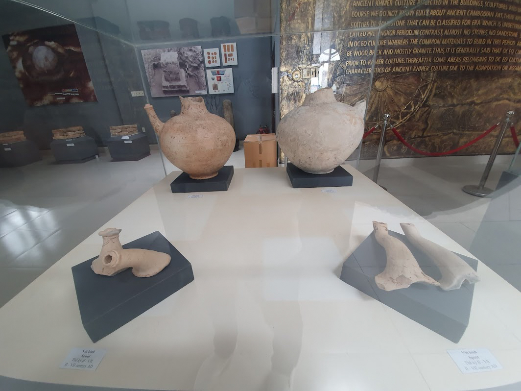 Các cổ vật trưng bày của văn hóa Óc Eo trong bảo tàng